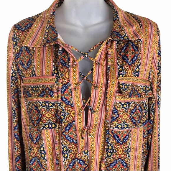 BCBGMaxAzria Retro-inspired boho print lace front collared top - Picture 3 of 15